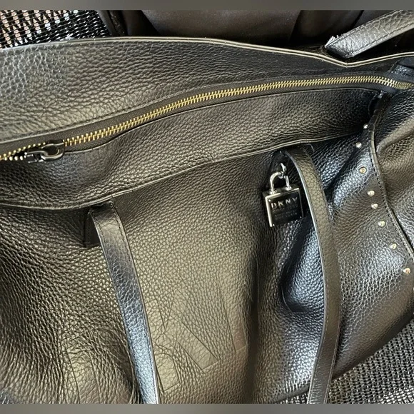 GUC: A beautiful black leather DKNY tote - Picture 12 of 16